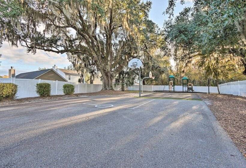 Bluffton Getaway W/ Fenced Yard: 7 Mi To Beach!