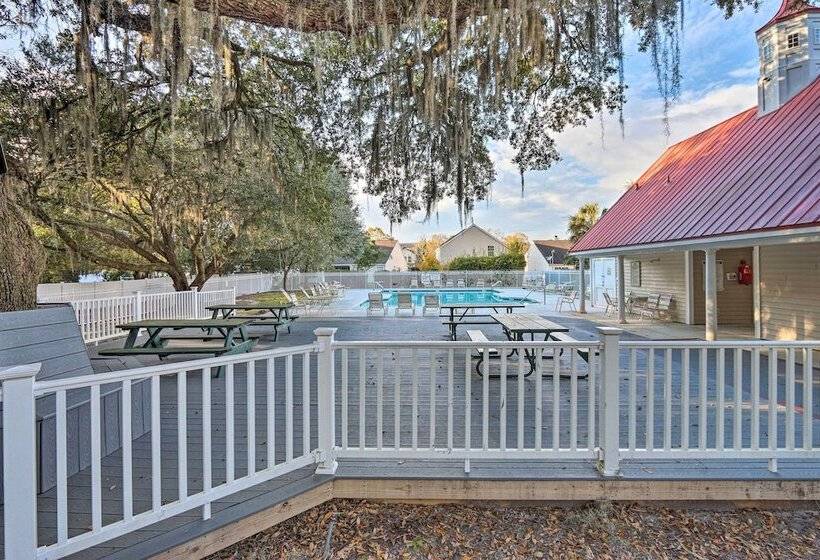 Bluffton Getaway W/ Fenced Yard: 7 Mi To Beach!