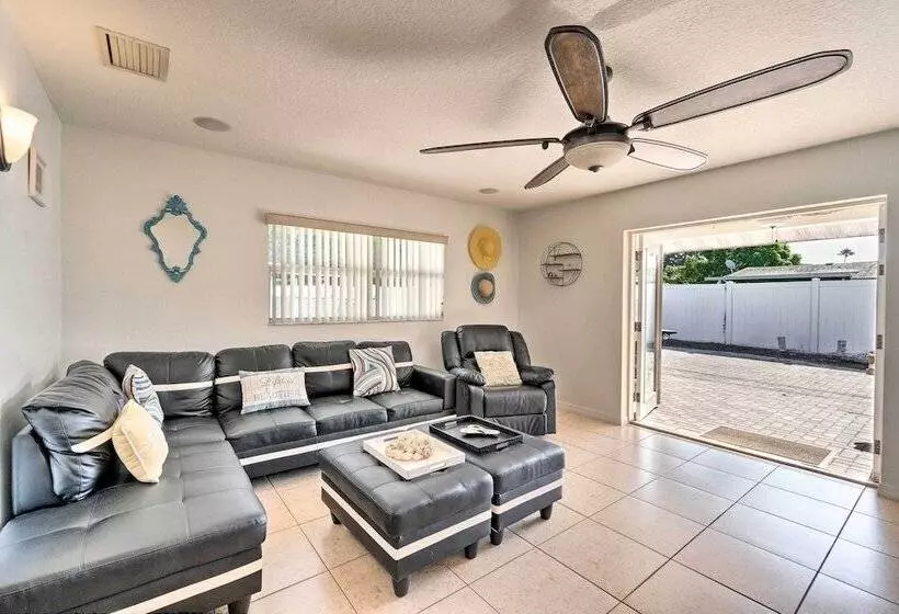Bright Bradenton Home W/ Games: 6 Mi To Beach