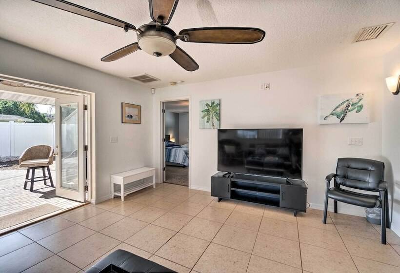 Bright Bradenton Home W/ Games: 6 Mi To Beach