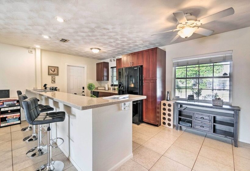 Bright Bradenton Home W/ Games: 6 Mi To Beach