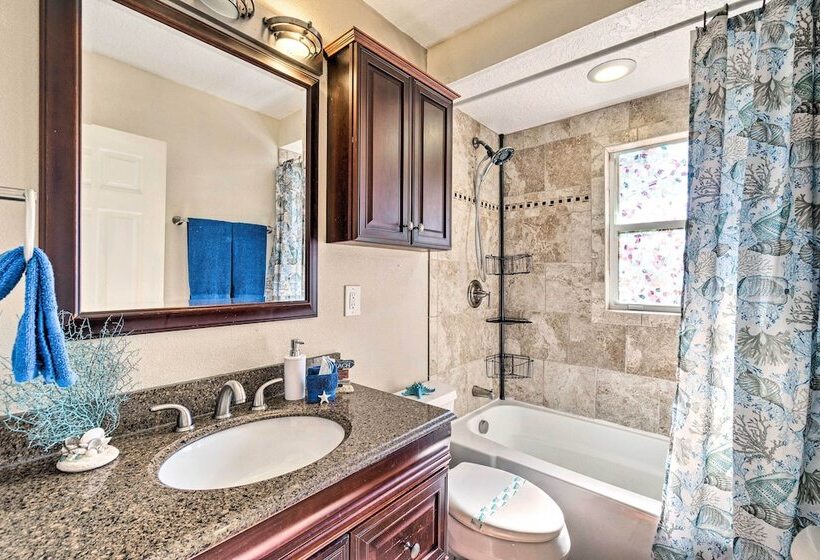 Bright Bradenton Home W/ Games: 6 Mi To Beach