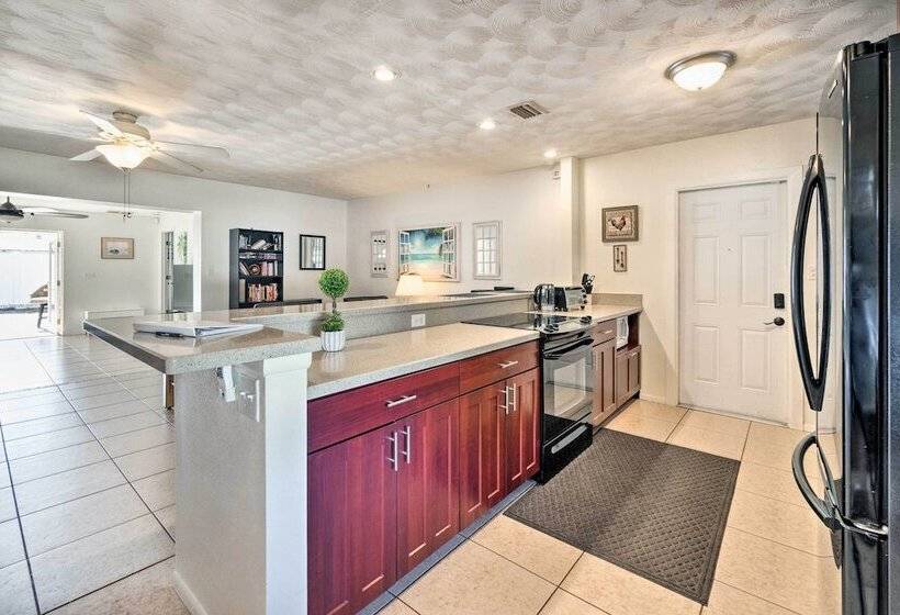 Bright Bradenton Home W/ Games: 6 Mi To Beach