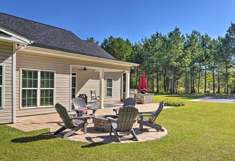 Bright Hopkins Home W/ Game Room & Fire Pit!