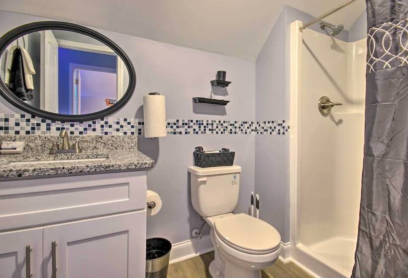 Bright Hopkins Home W/ Game Room & Fire Pit!