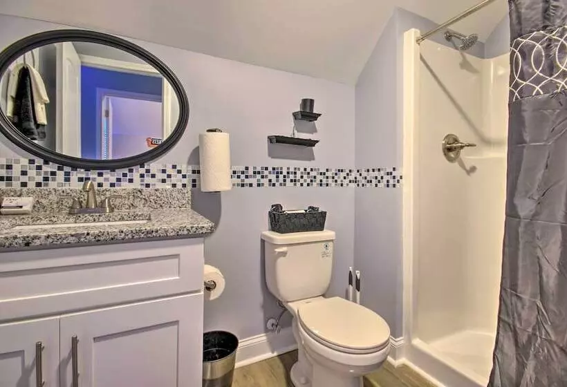 Bright Hopkins Home W/ Game Room & Fire Pit!