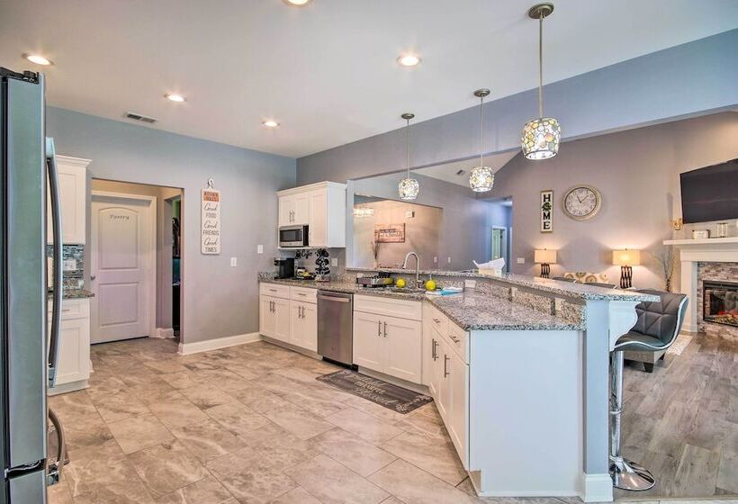 Bright Hopkins Home W/ Game Room & Fire Pit!