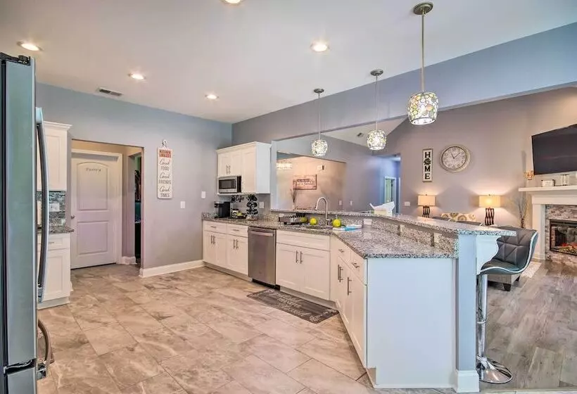 Bright Hopkins Home W/ Game Room & Fire Pit!