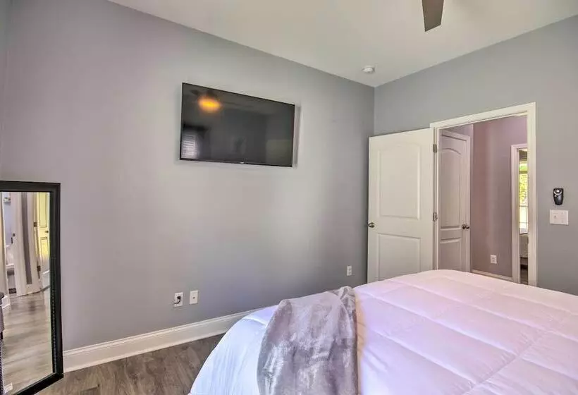 Bright Hopkins Home W/ Game Room & Fire Pit!