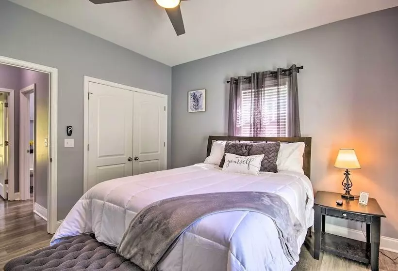 Bright Hopkins Home W/ Game Room & Fire Pit!