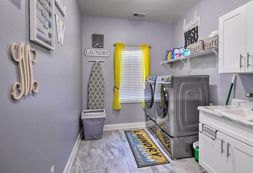 Bright Hopkins Home W/ Game Room & Fire Pit!