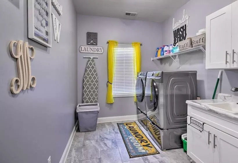 Bright Hopkins Home W/ Game Room & Fire Pit!