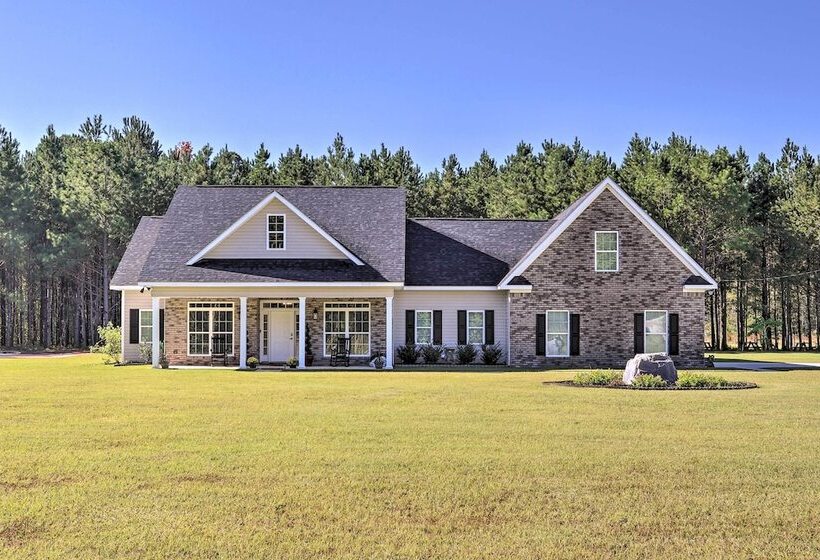 Bright Hopkins Home W/ Game Room & Fire Pit!