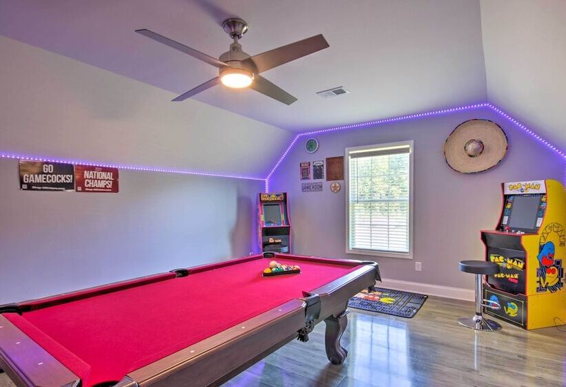 Bright Hopkins Home W/ Game Room & Fire Pit!