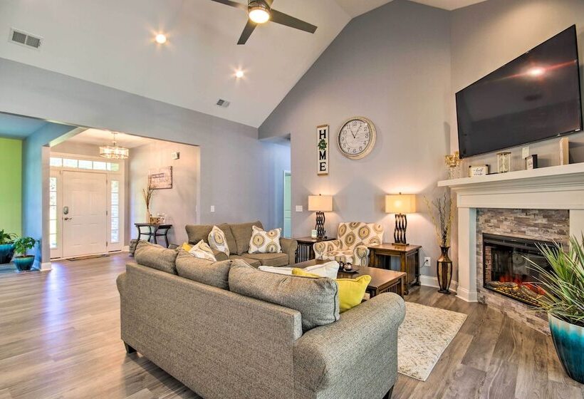 Bright Hopkins Home W/ Game Room & Fire Pit!