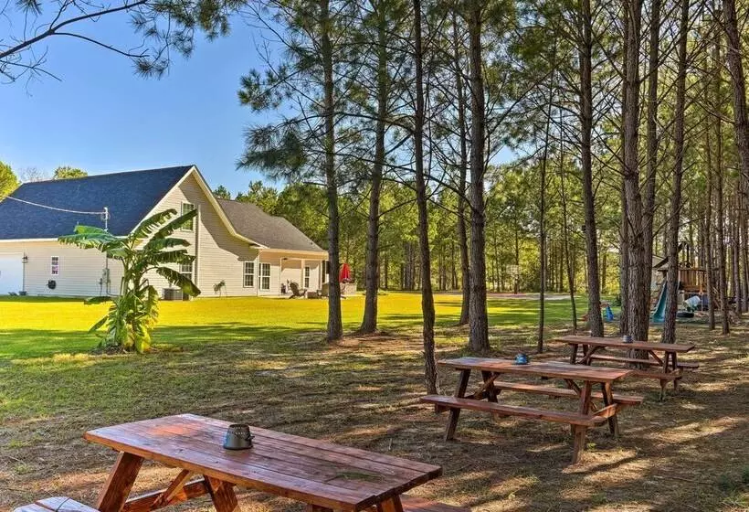 Bright Hopkins Home W/ Game Room & Fire Pit!