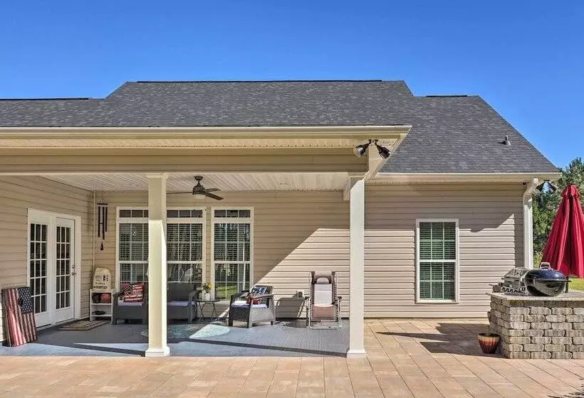 Bright Hopkins Home W/ Game Room & Fire Pit!