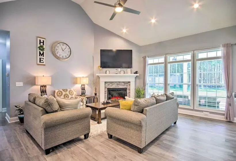 Bright Hopkins Home W/ Game Room & Fire Pit!