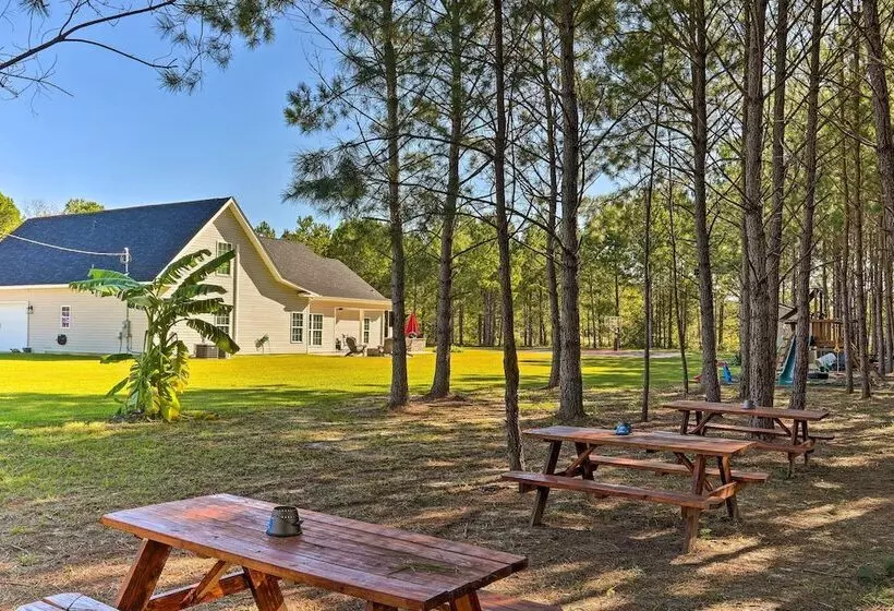 Bright Hopkins Home W/ Game Room & Fire Pit!