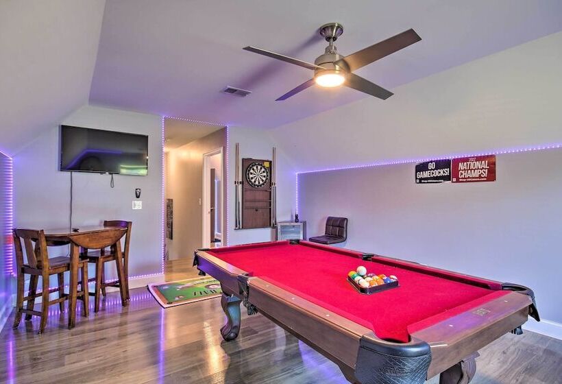 Bright Hopkins Home W/ Game Room & Fire Pit!