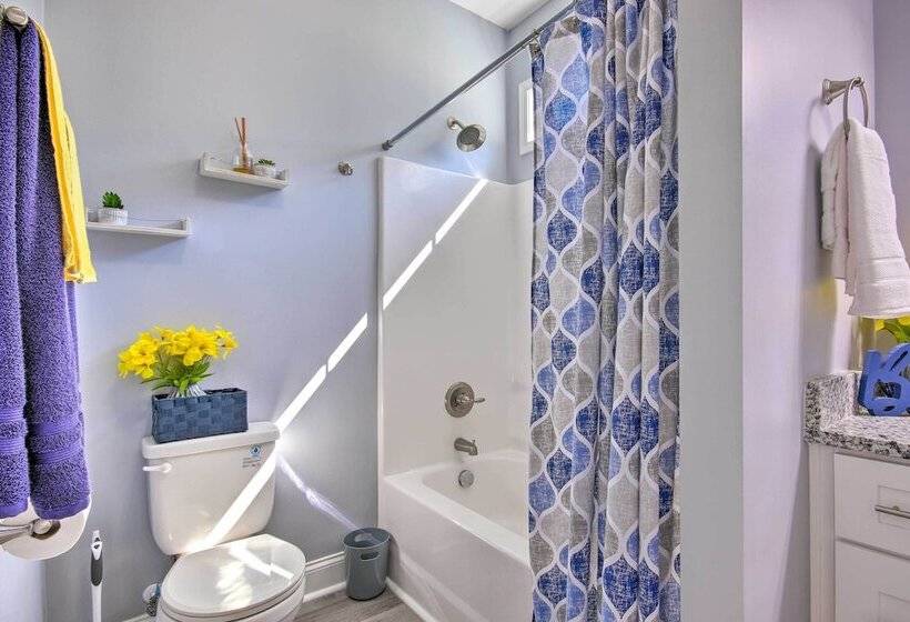 Bright Hopkins Home W/ Game Room & Fire Pit!