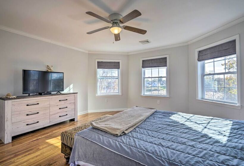 Charming Spring Lake Retreat, 1 Mi To Beach!