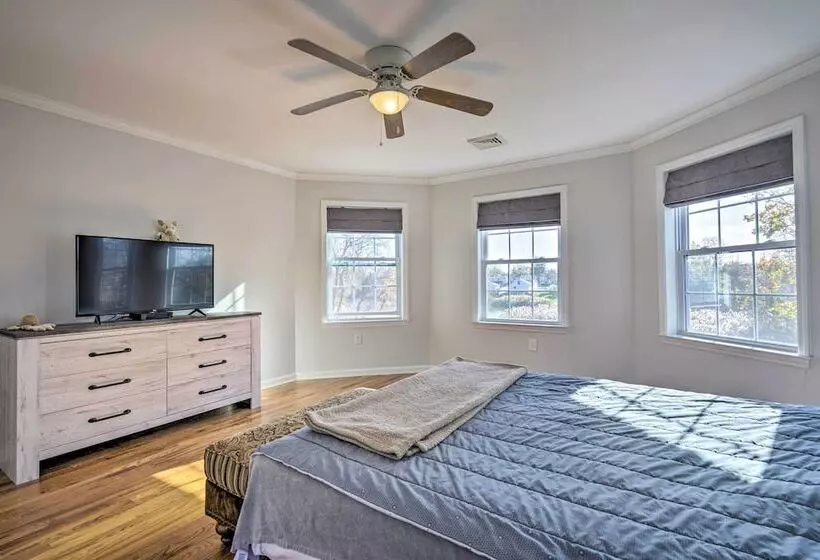 Charming Spring Lake Retreat, 1 Mi To Beach!