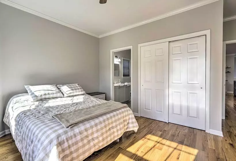 Charming Spring Lake Retreat, 1 Mi To Beach!