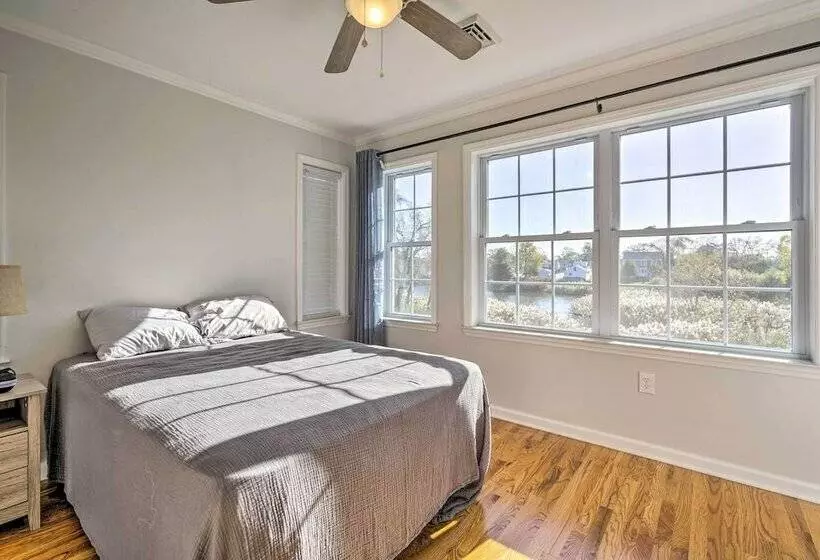 Charming Spring Lake Retreat, 1 Mi To Beach!