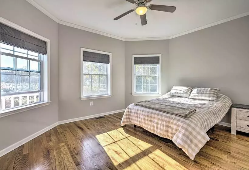 Charming Spring Lake Retreat, 1 Mi To Beach!