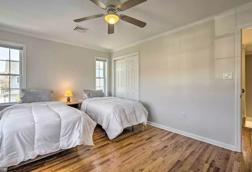 Charming Spring Lake Retreat, 1 Mi To Beach!