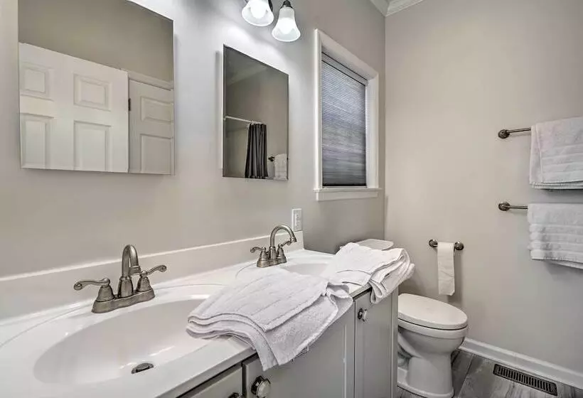 Charming Spring Lake Retreat, 1 Mi To Beach!