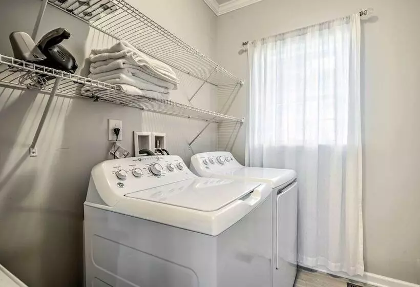 Charming Spring Lake Retreat, 1 Mi To Beach!