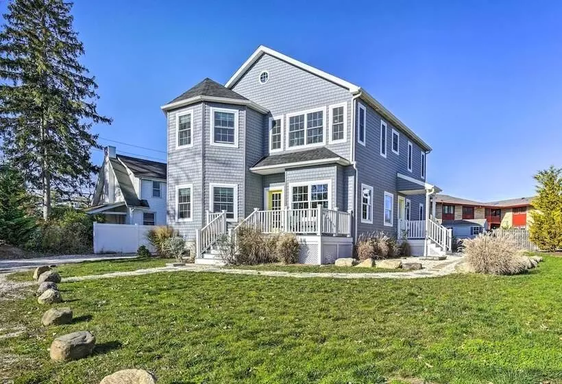 Charming Spring Lake Retreat, 1 Mi To Beach!