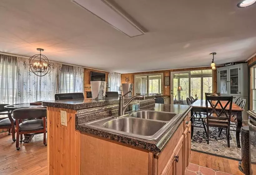 Cozy Cabin With Sunroom & Cacapon River Access!