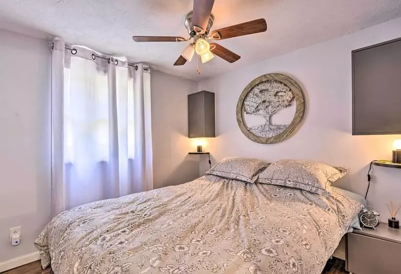 Cozy Cabin With Sunroom & Cacapon River Access!