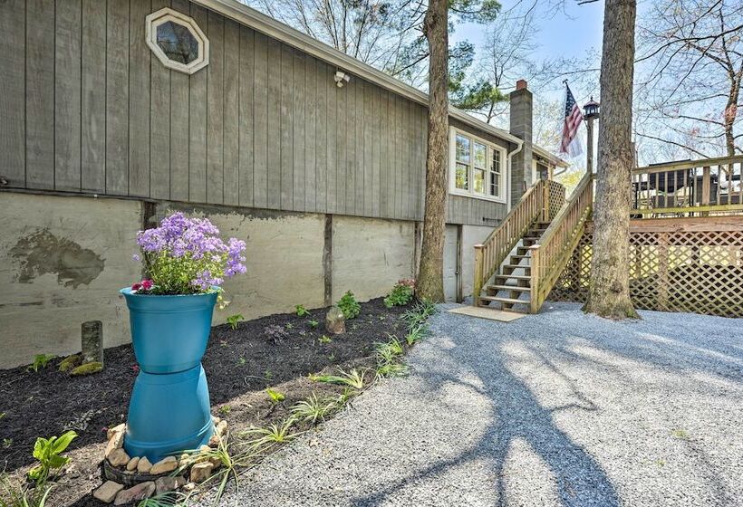 Cozy Cabin With Sunroom & Cacapon River Access!