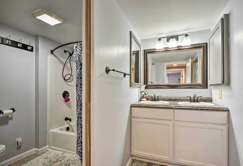 Cozy Cabin With Sunroom & Cacapon River Access!