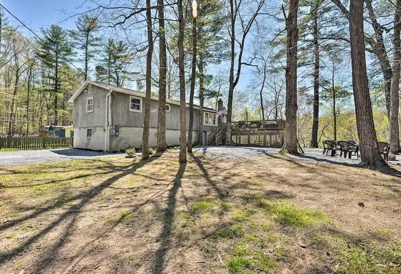 Cozy Cabin With Sunroom & Cacapon River Access!