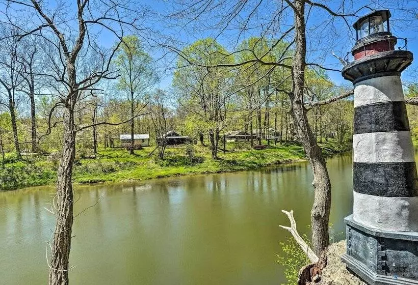 Cozy Cabin With Sunroom & Cacapon River Access!