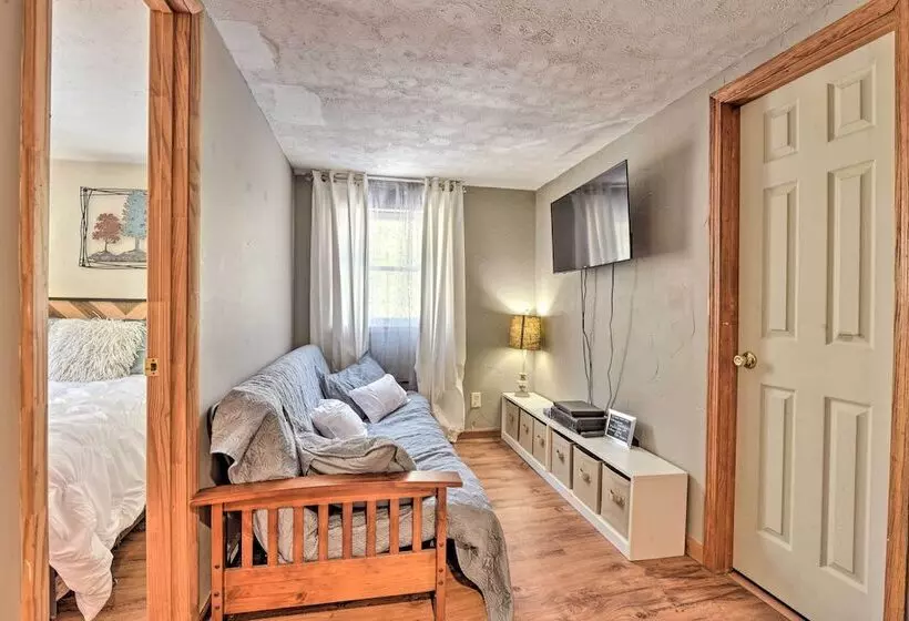 Cozy Cabin With Sunroom & Cacapon River Access!