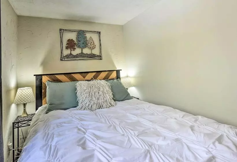 Cozy Cabin With Sunroom & Cacapon River Access!