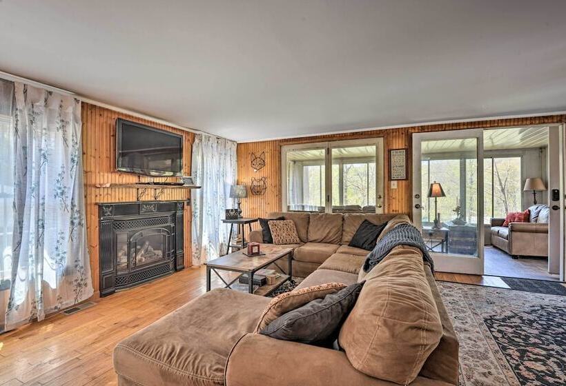 Cozy Cabin With Sunroom & Cacapon River Access!