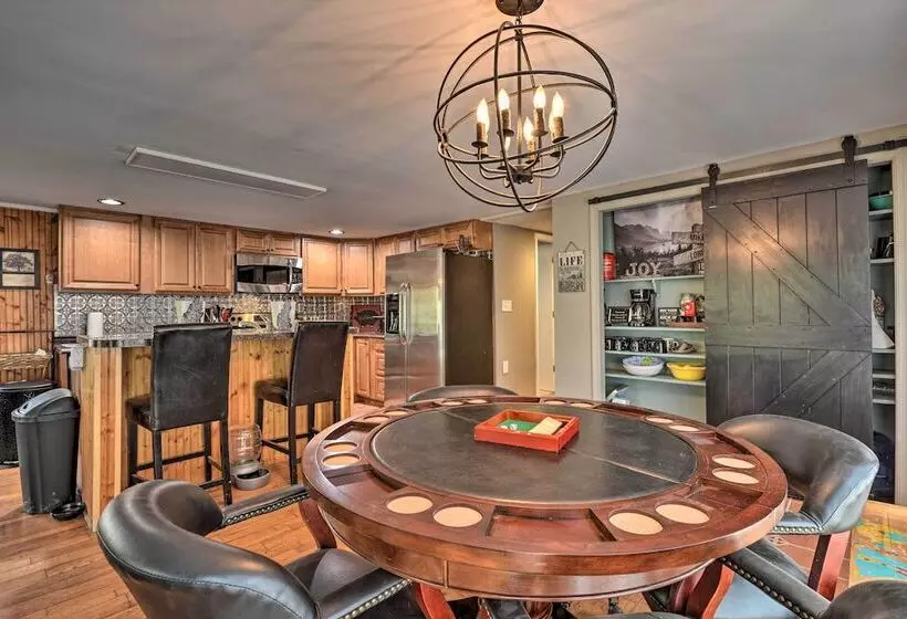 Cozy Cabin With Sunroom & Cacapon River Access!