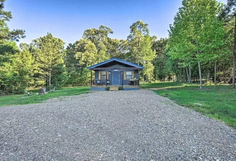 Serene Broken Bow Cabin W/ Fire Pit & Gas Grill!