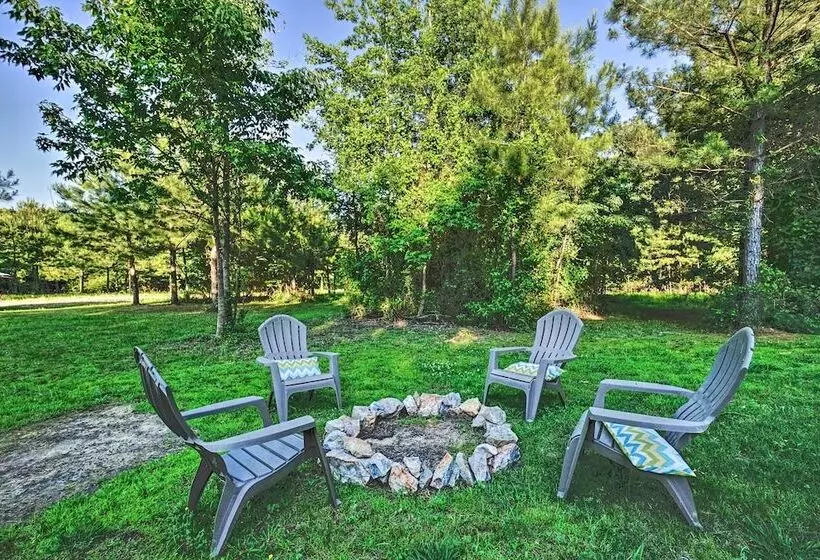 Serene Broken Bow Cabin W/ Fire Pit & Gas Grill!