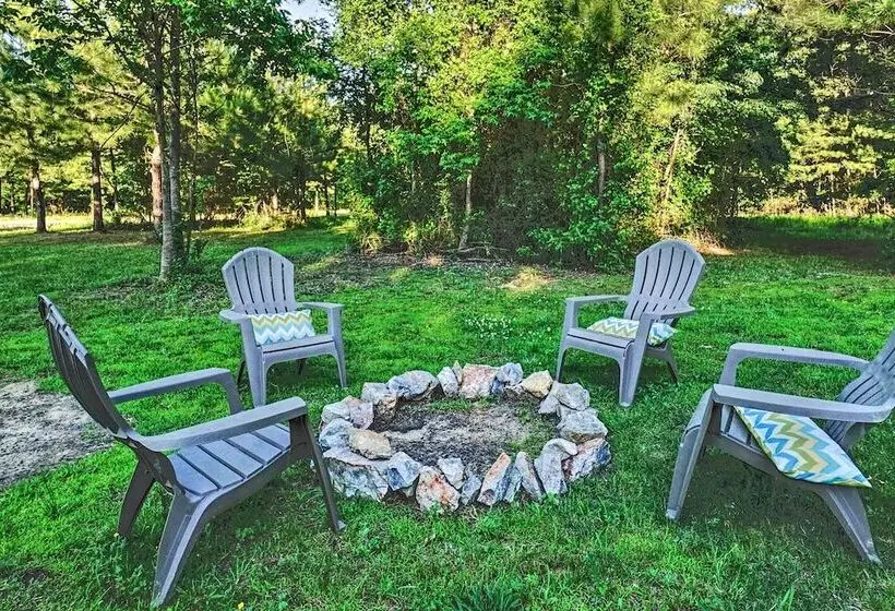 Serene Broken Bow Cabin W/ Fire Pit & Gas Grill!