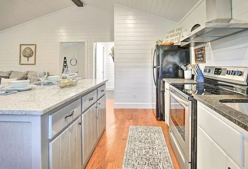 Serene Broken Bow Cabin W/ Fire Pit & Gas Grill!