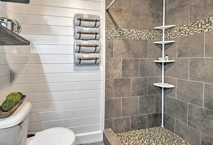 Serene Broken Bow Cabin W/ Fire Pit & Gas Grill!