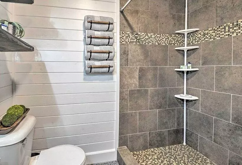 Serene Broken Bow Cabin W/ Fire Pit & Gas Grill!